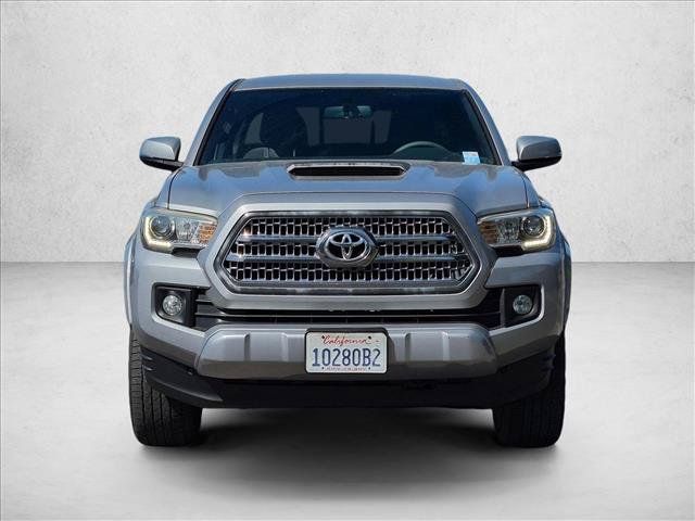 Used 2016 Toyota Tacoma TRD Sport w/ Towing Package RWD image 2