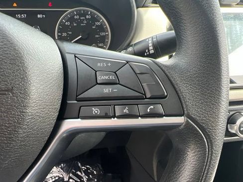 Used 2021 Nissan Versa SV FWD image 11