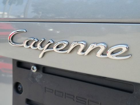 Used 2021 Porsche Cayenne AWD/4WD image 5
