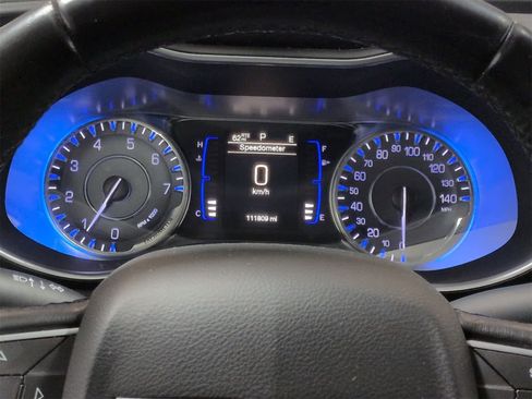 Certified 2017 Chrysler 200 Limited Platinum image 32