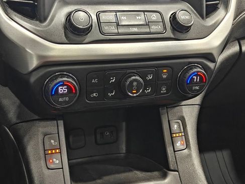 Used 2019 GMC Acadia SLT w/ LPO, Floor Liner Package image 8