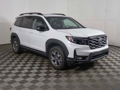 Used 2022 Honda Passport TrailSport image 2