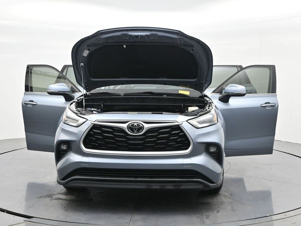 Used 2022 Toyota Highlander XLE FWD image 35