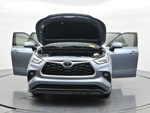 Used 2022 Toyota Highlander XLE FWD image 35
