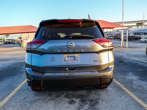 Used 2024 Nissan Rogue SV w/ SV Premium Package FWD image 9