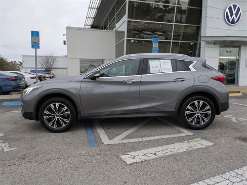 Used 2018 INFINITI QX30 Premium w/ Cargo Package image 3