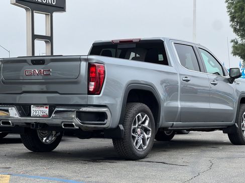 Used 2025 GMC Sierra 1500 SLE image 4