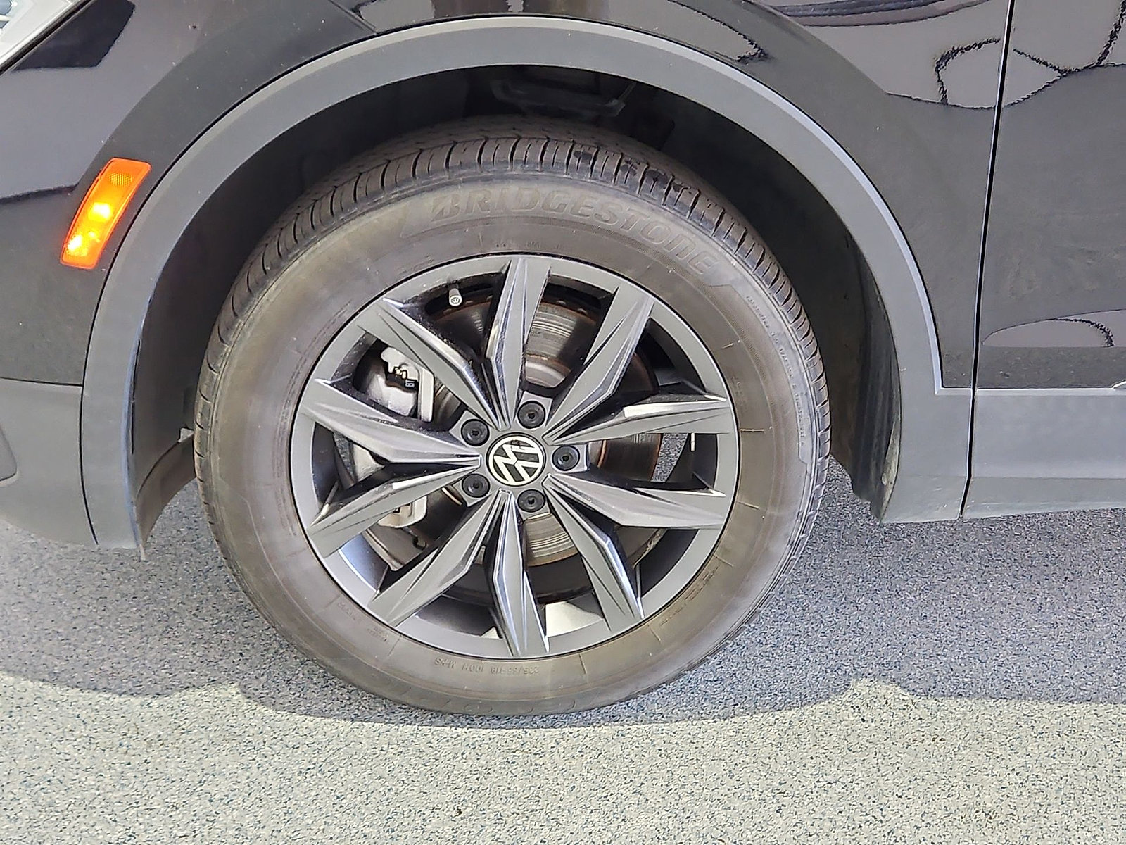 Certified 2024 Volkswagen Tiguan SE FWD image 11