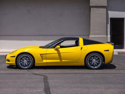 Used 2011 Chevrolet Corvette Coupe w/ Preferred Equipment Group image 11