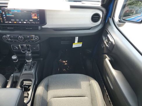 New 2025 Jeep Gladiator Sport image 18