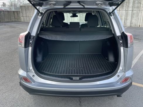 Used 2018 Toyota RAV4 LE image 7