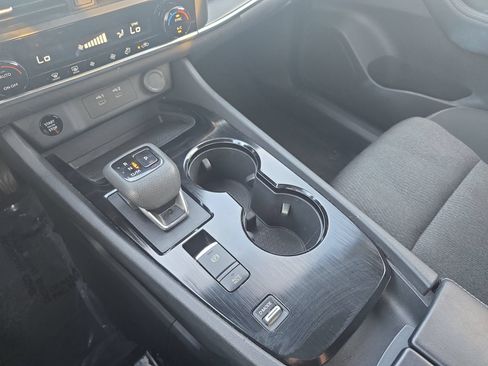 Used 2025 Nissan Rogue SV FWD image 25