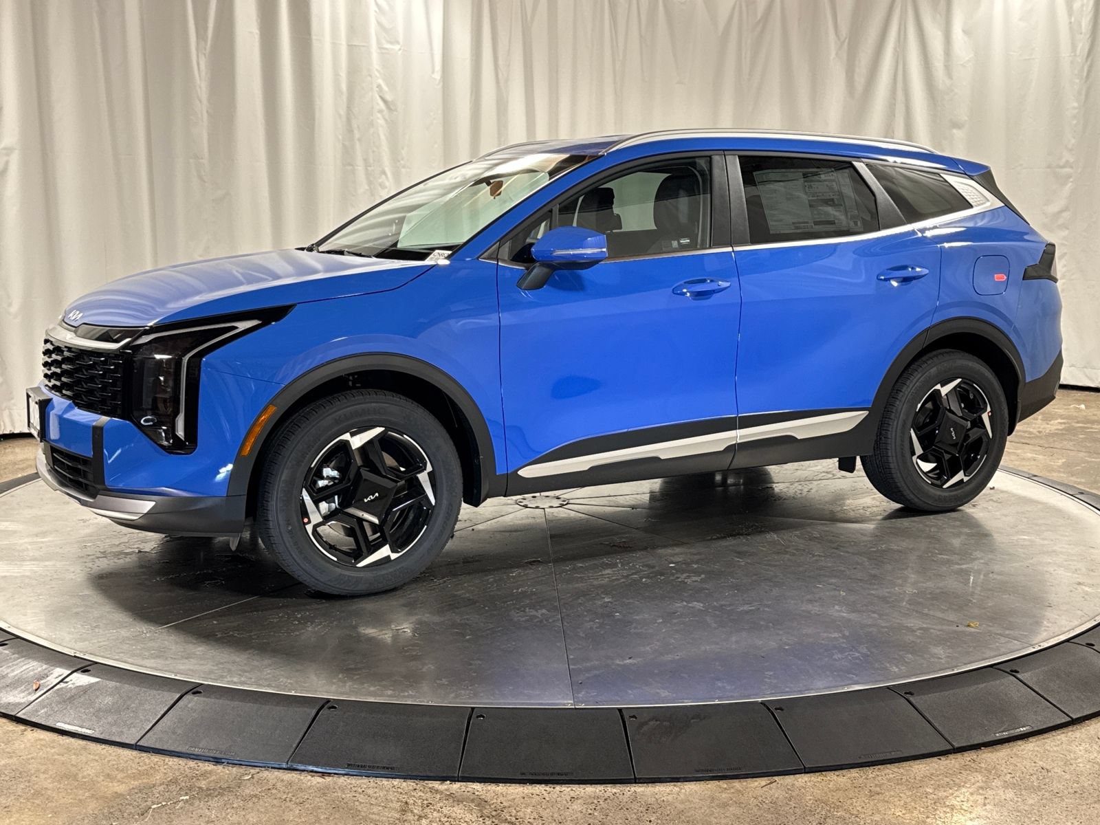 Certified 2026 Kia Sportage EX AWD/4WD image 1