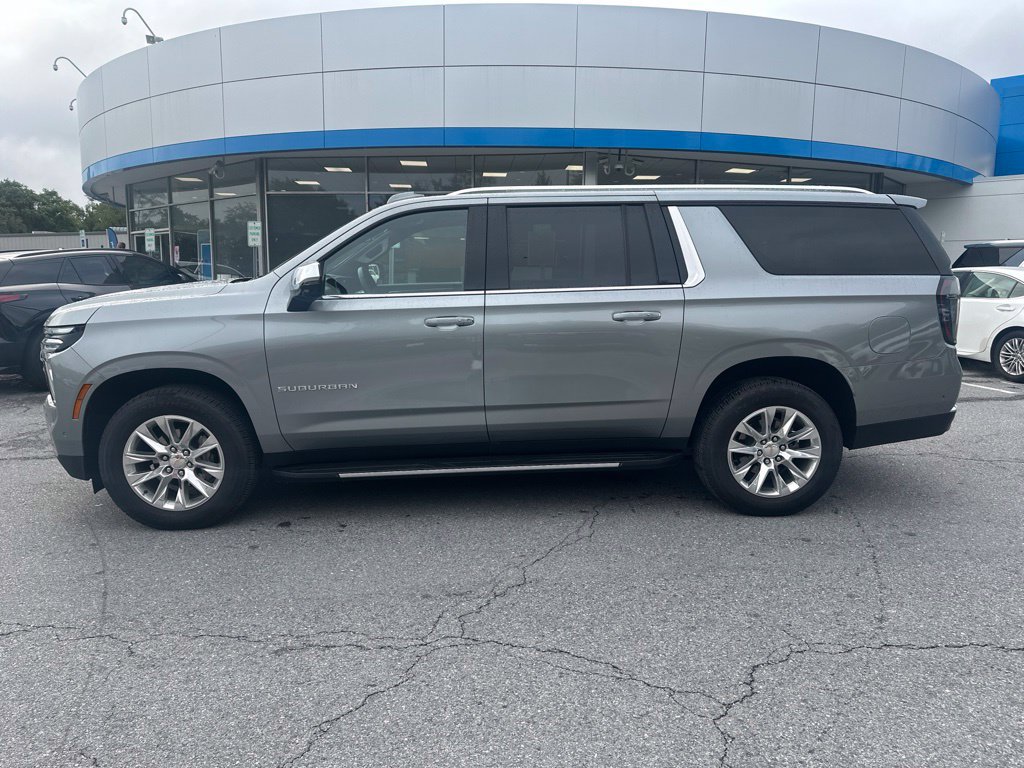 Used 2025 Chevrolet Suburban Premier AWD/4WD image 8