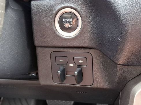 Certified 2022 Toyota Tundra SR5 w/ SR5 Convenience Package AWD/4WD image 21