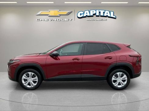 Used 2025 Chevrolet Trax LS w/ Driver Confidence Package FWD image 2