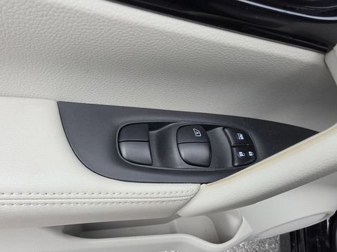 Used 2017 Nissan Rogue Sport SL FWD image 18