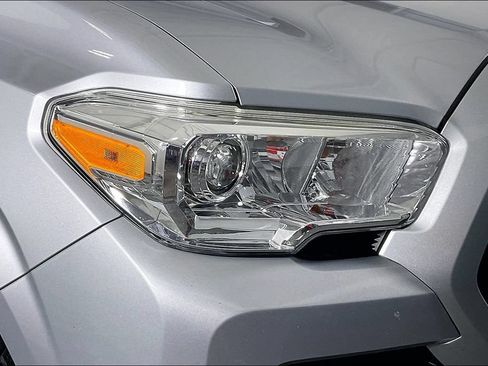 Used 2020 Toyota Tacoma SR w/ SR Convenience Package RWD image 35