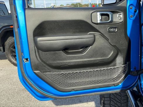 Used 2025 Jeep Gladiator Sport image 21