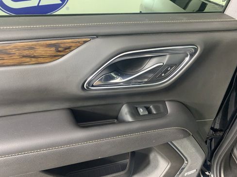 Used 2021 Chevrolet Suburban Premier w/ Premium Package image 33