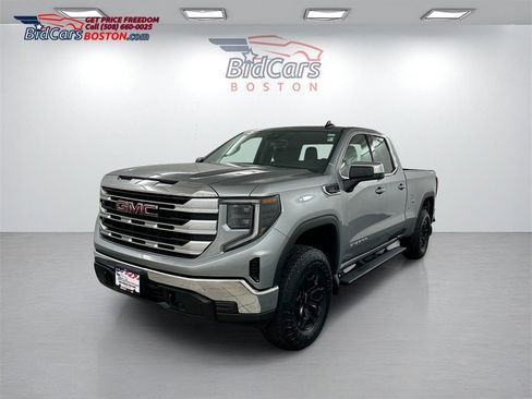 Used 2023 GMC Sierra 1500 SLE image 1