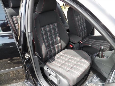 Used 2013 Volkswagen Golf 4-Door FWD image 14