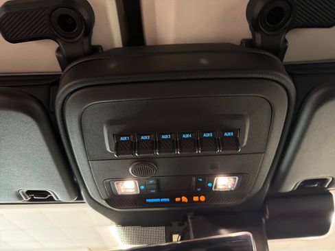 New 2026 Ford Bronco Raptor w/ Interior Carbon Fiber Pack AWD/4WD image 16
