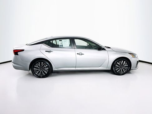 Used 2024 Nissan Altima 2.5 SV image 10