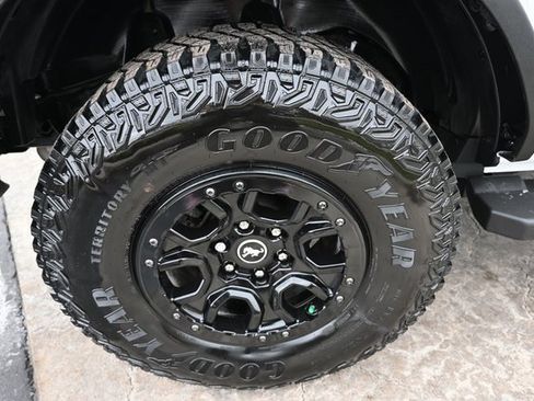 Used 2023 Ford Bronco Wildtrak image 12