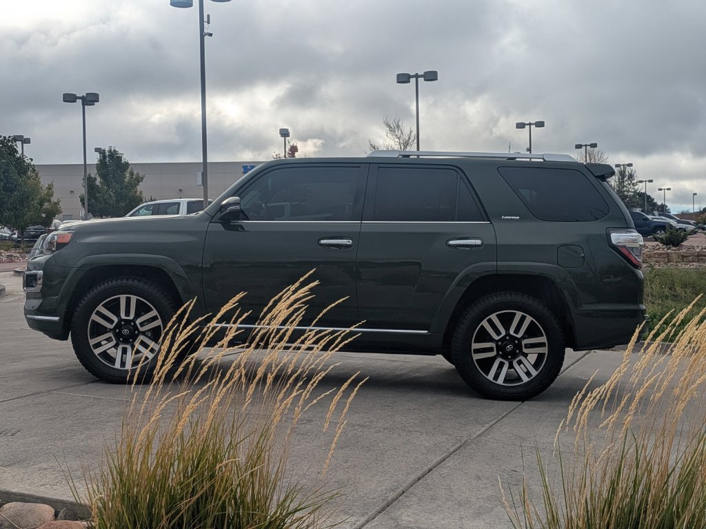 Used 2022 Toyota 4Runner Limited AWD/4WD image 6