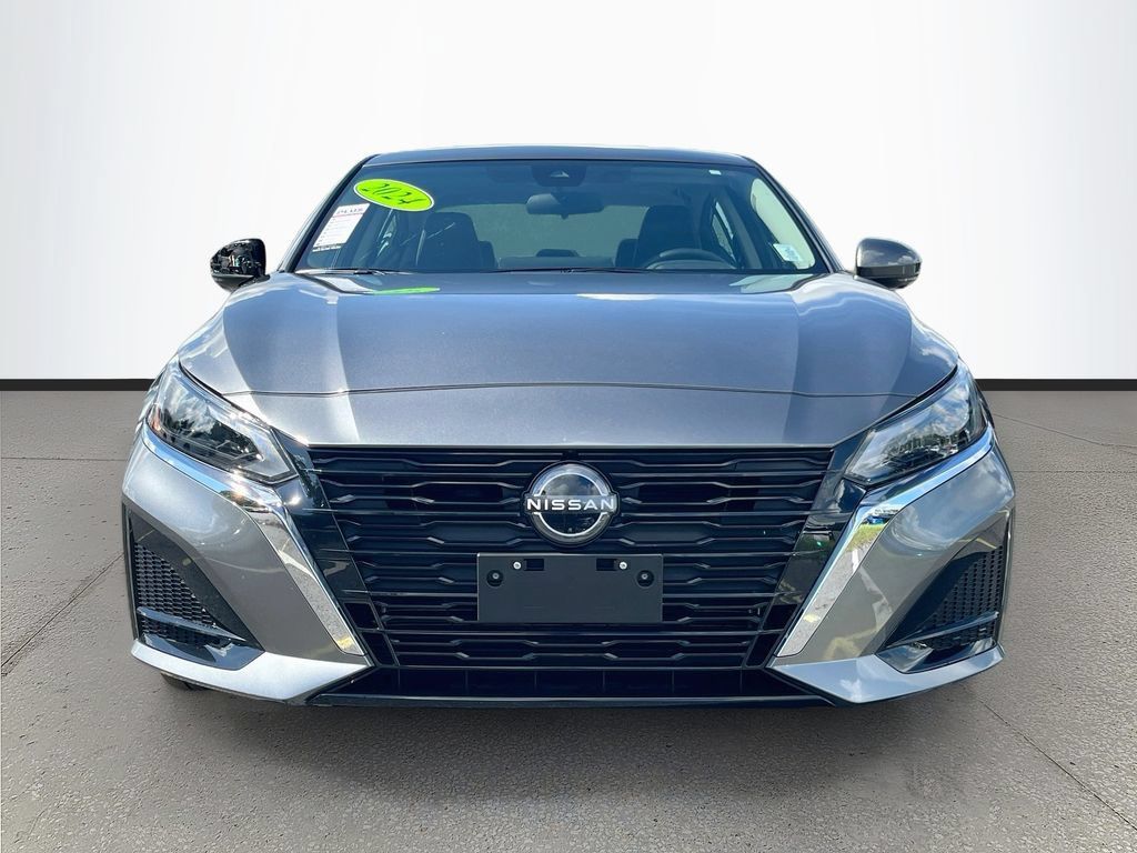 Used 2024 Nissan Altima 2.5 SL FWD image 2