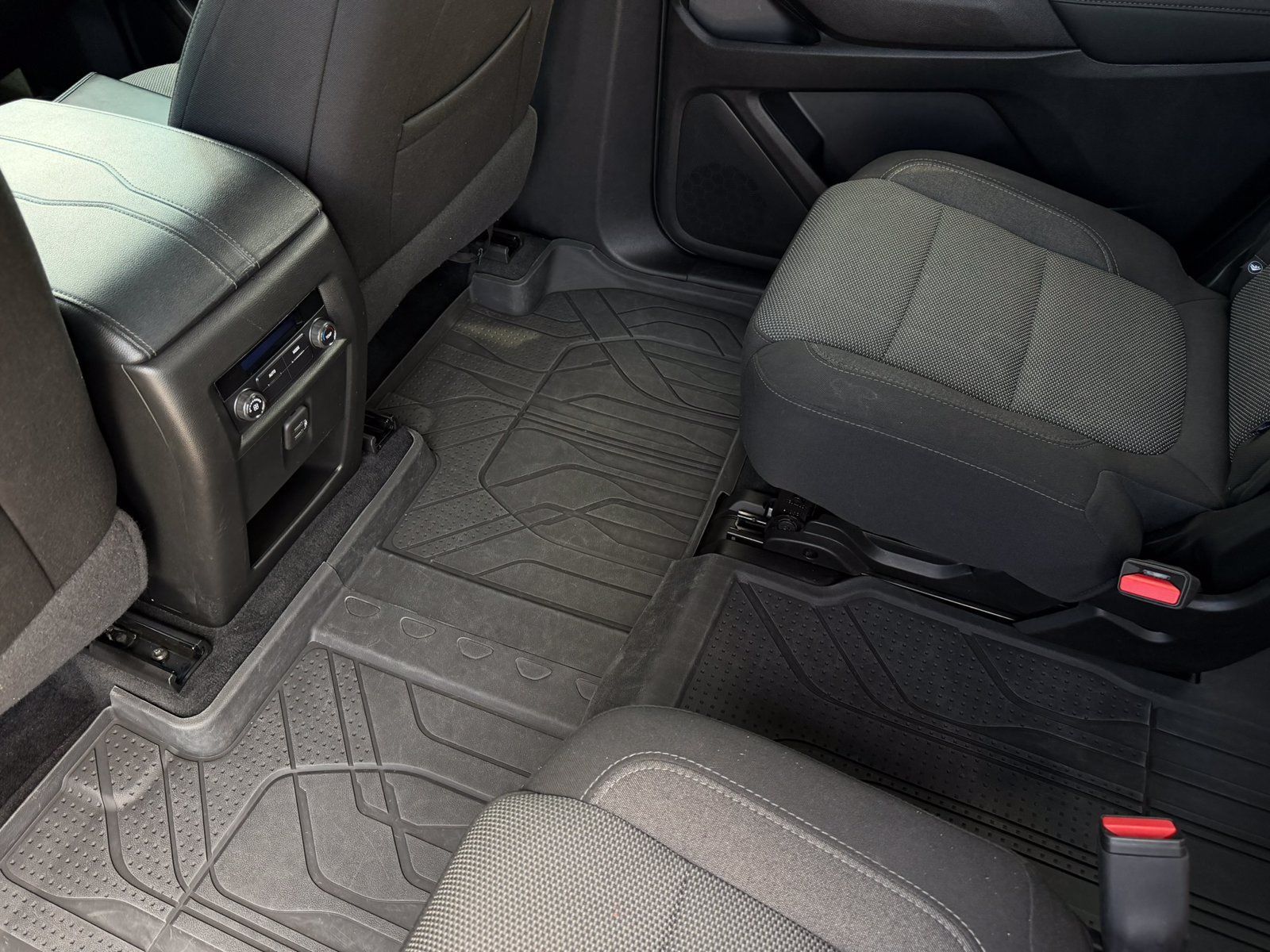 Used 2023 Chevrolet Traverse LT FWD image 27