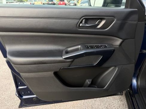 Used 2024 Nissan Pathfinder SV FWD image 30
