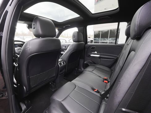 Used 2023 Mercedes-Benz GLB 250 4MATIC w/ Premium Package image 37