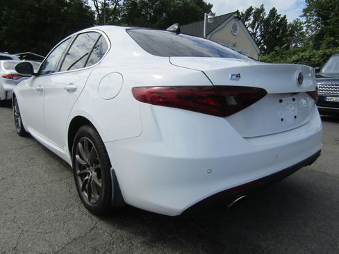 Used 2018 Alfa Romeo Giulia AWD image 5