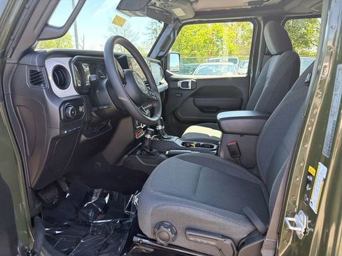 Used 2024 Jeep Wrangler Unlimited AWD/4WD image 12