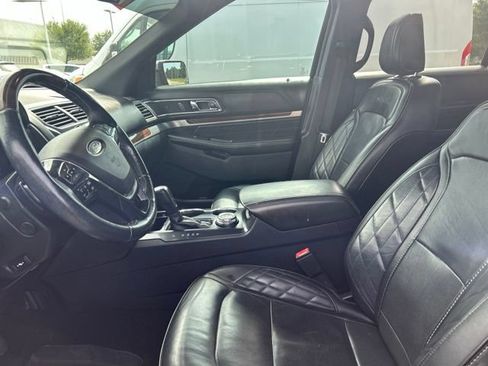 Used 2018 Ford Explorer Platinum AWD/4WD image 36