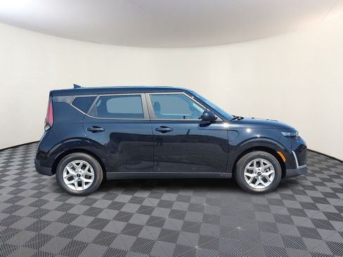 Used 2025 Kia Soul LX w/ LX Technology Package FWD image 7