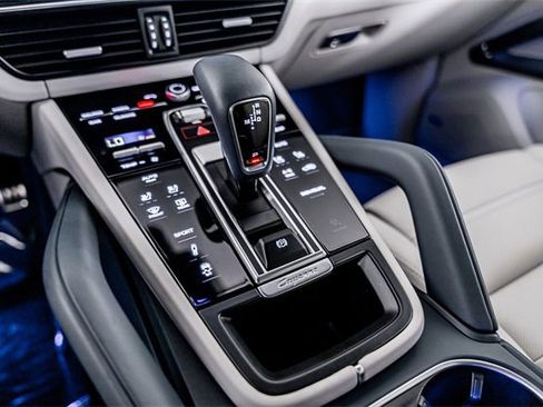 Used 2022 Porsche Cayenne S image 39