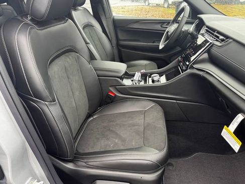 New 2025 Jeep Grand Cherokee 4WD image 14