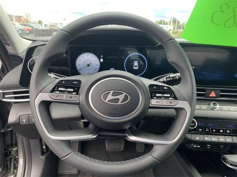 New 2025 Hyundai Elantra SEL image 15
