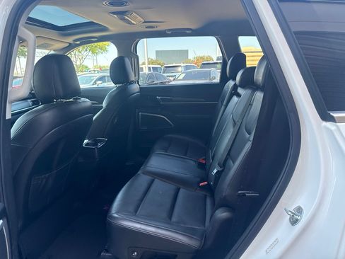 Used 2020 Kia Telluride S w/ S 8 Passenger Seating Package AWD/4WD image 5