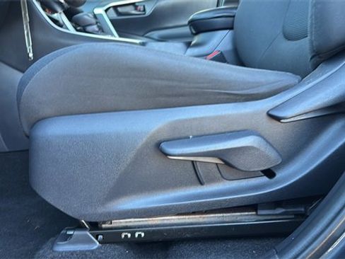 Used 2019 Toyota RAV4 LE image 24