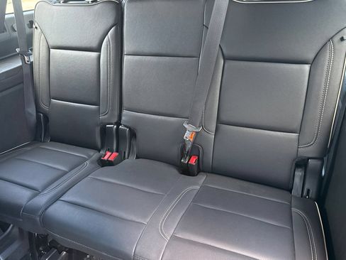 Used 2023 Chevrolet Suburban Premier AWD/4WD image 17