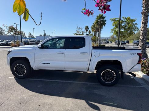 Used 2025 Toyota Tacoma TRD Sport AWD/4WD image 6