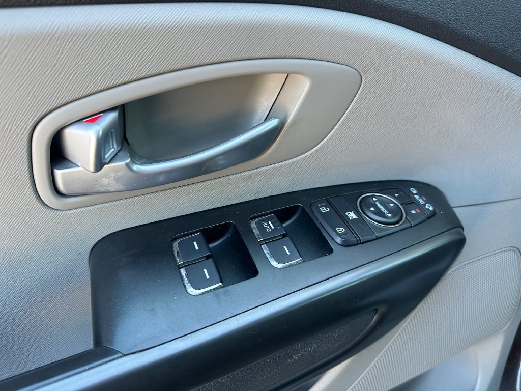 Used 2017 Kia Sedona LX w/ LX Essentials Premium Package FWD image 10