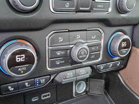 Used 2022 Chevrolet Tahoe High Country AWD/4WD image 17