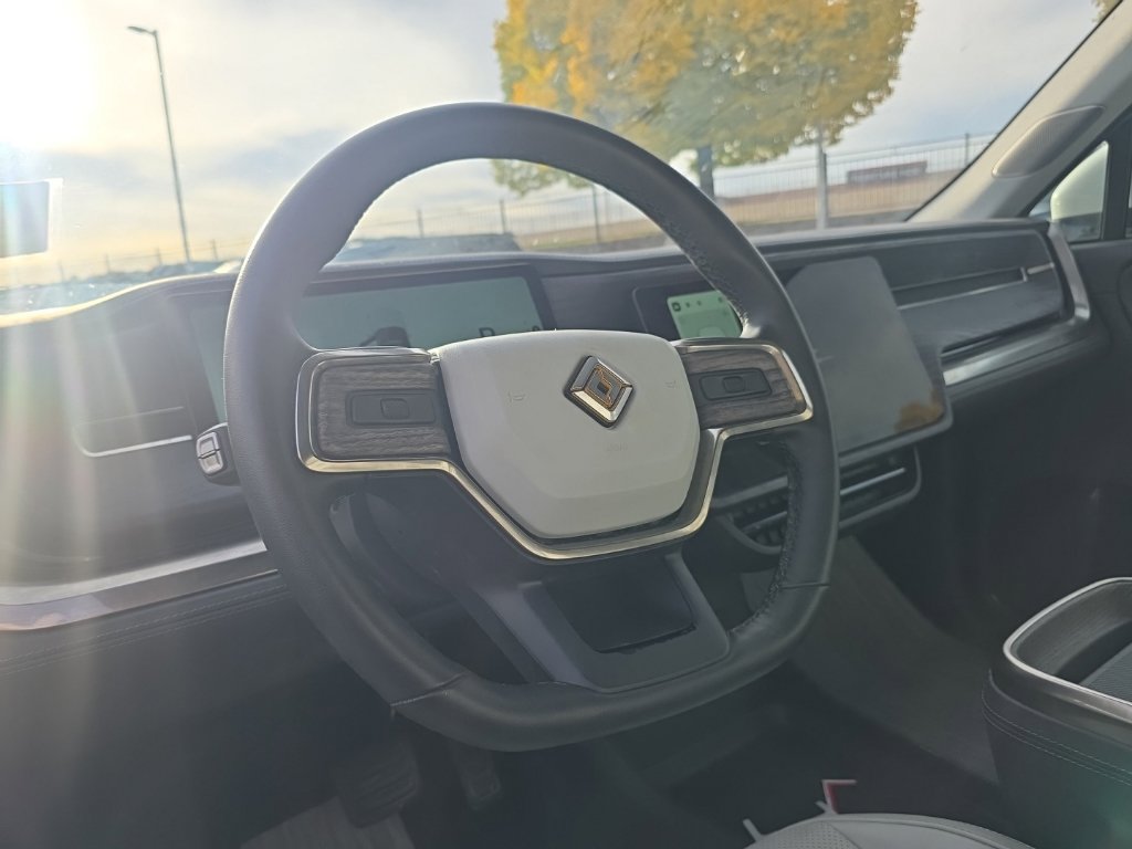 Used 2025 Rivian R1S Adventure Dual AWD/4WD image 27