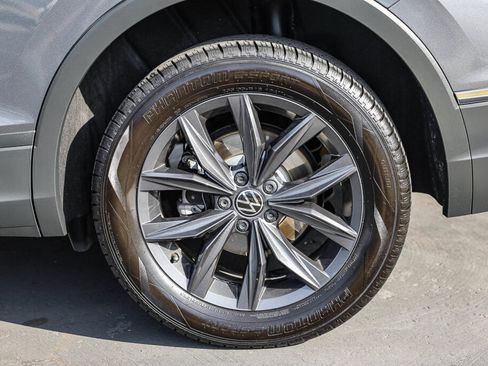 Used 2022 Volkswagen Tiguan SE AWD/4WD image 26