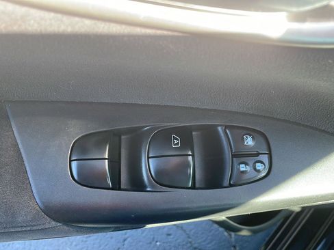 Used 2013 Nissan Sentra SR w/ Driver Pkg FWD image 10